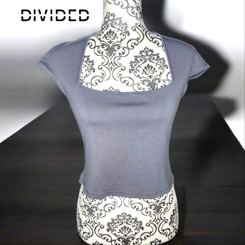 DIVIDED by H&M Gray Square neck crop- Large